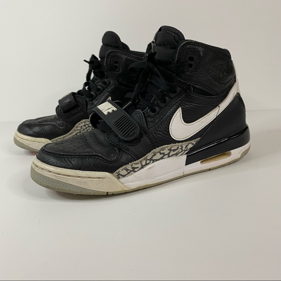 Nike Kids Boys 5Y Nike Air Jordan’s Black White Cement Gray - Picture 3 of 14